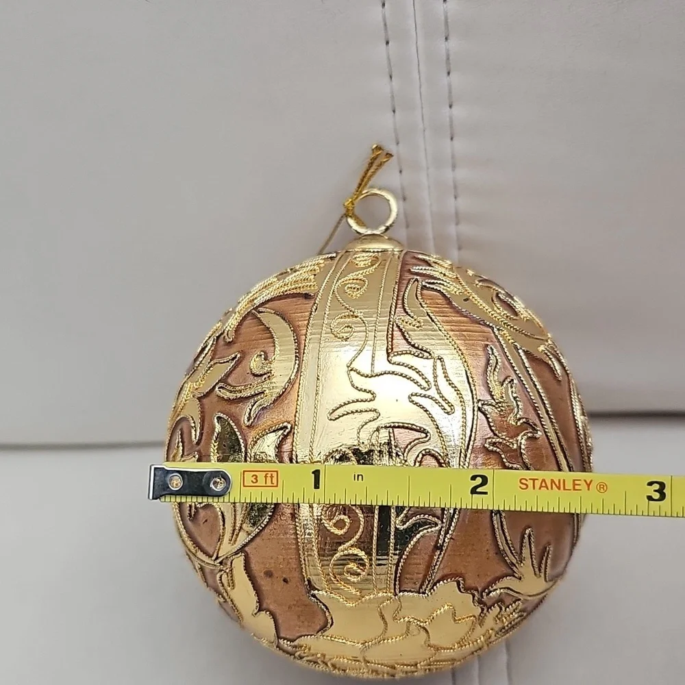 Unbranded festive gold